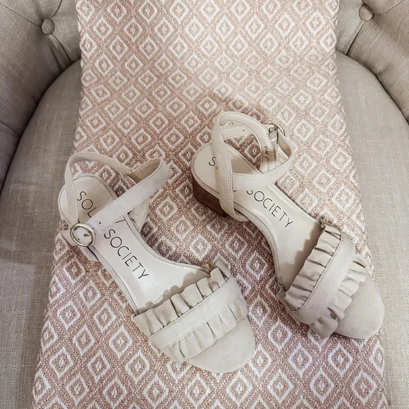 Sole Society Cream Sandals with Chunky Heel and Ruffle Details - Picture 2 of 3